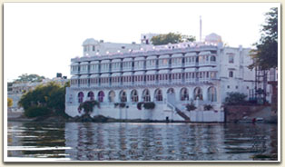 Lakepichola Hotel Udaipur presents online hotel booking / reservation of Udaipur Heritage Hotels,Udaipur Star Hotels, Udaipur Travel Guide, Udaipur Hotels Packages, Udaipur Car Rental