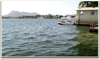 lakeside hotels in udaipur/ lakeside hotels with balcony,heritage hotels in udaipur,best views in udaipur,great hotel deals in udaipur